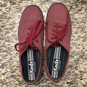 ❤️ 3/27 HP ❤️Keds Maroon with White Dot Sneakers